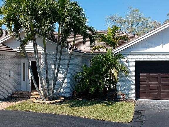 3rd image of 19440 W Saint Andrews Dr