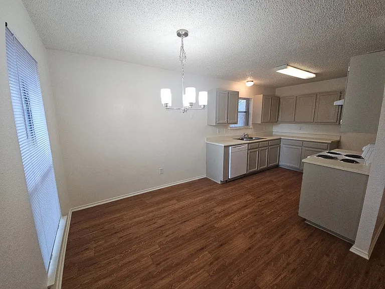 7614 April Ct — Photo 6