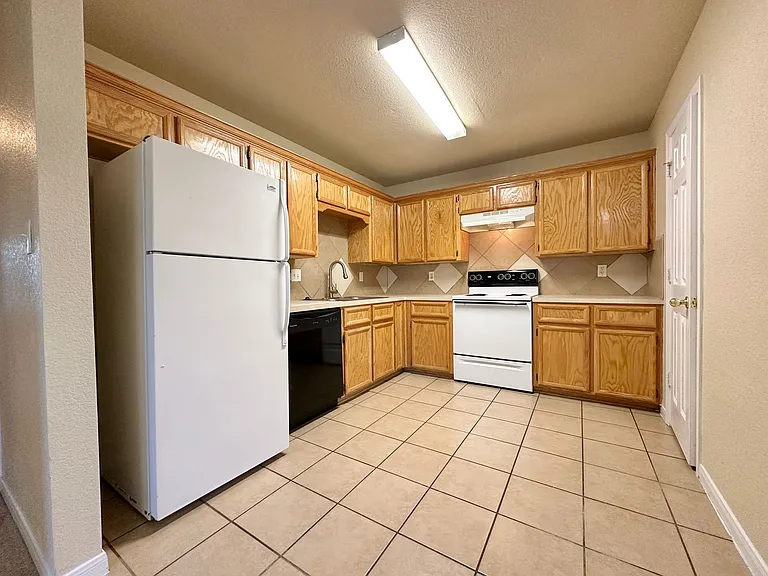 4300 Elms Run Cir — Photo 7