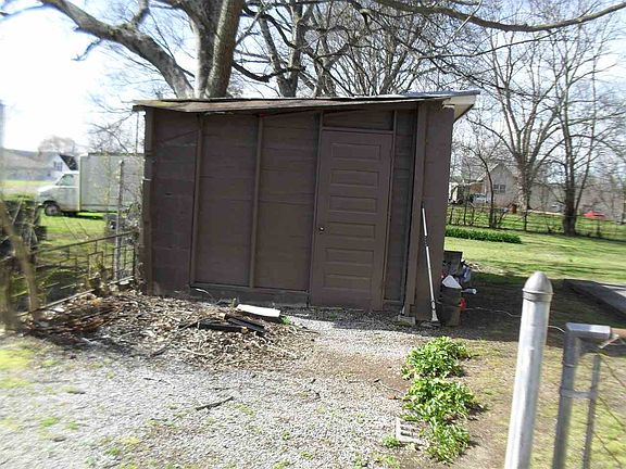 5th image of 975 Poplar St NE