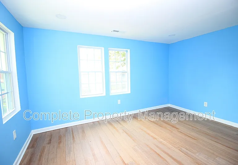 932 Court T — Photo 5