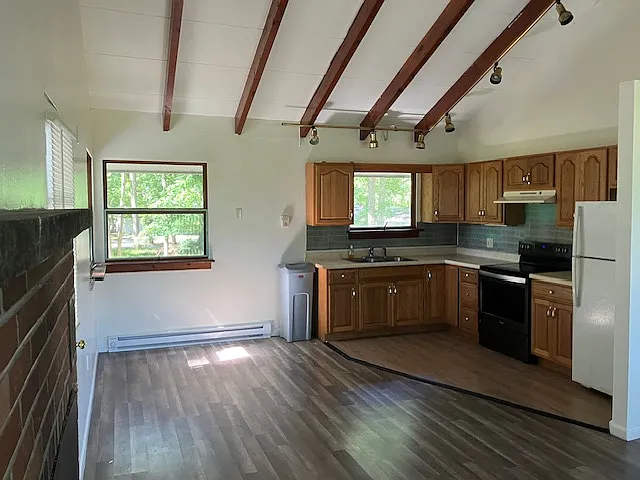 2 bed, 1.5 bath, 1600 sqft, $1,900 — Photo 3