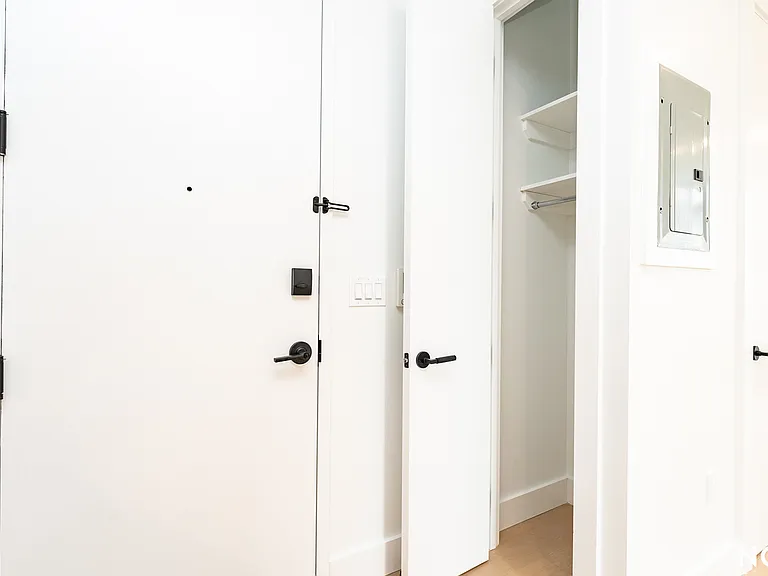107 S 6th St #3B — Photo 8