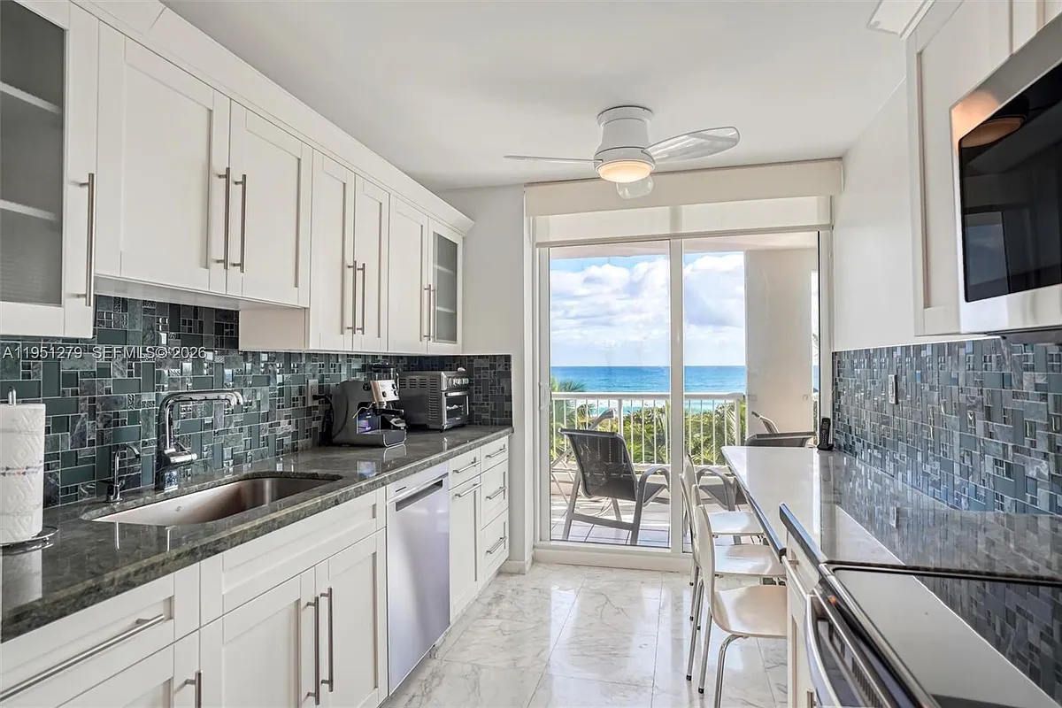 Building Photo - 9341 Collins Ave #201