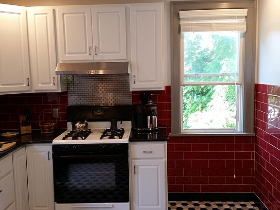 2nd image of 31 Orchard Pl