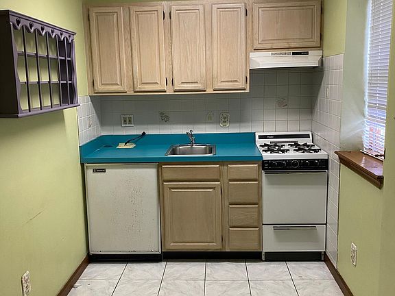 2nd image of 178 Murray Ave Floor 1