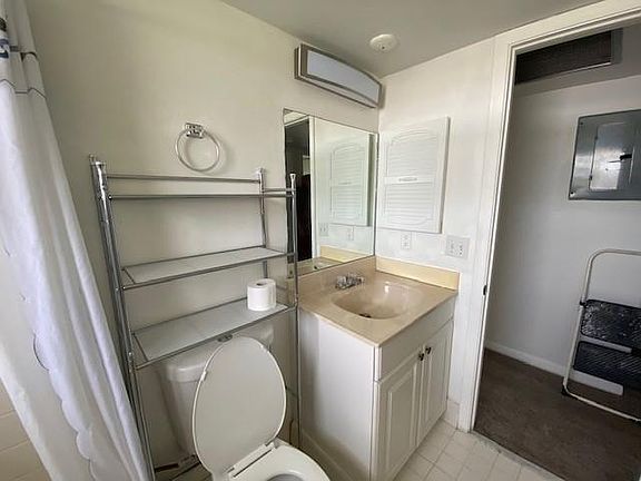 5th image of 1150 NE 191st St #26
