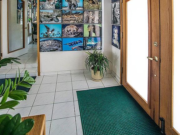 Entry E