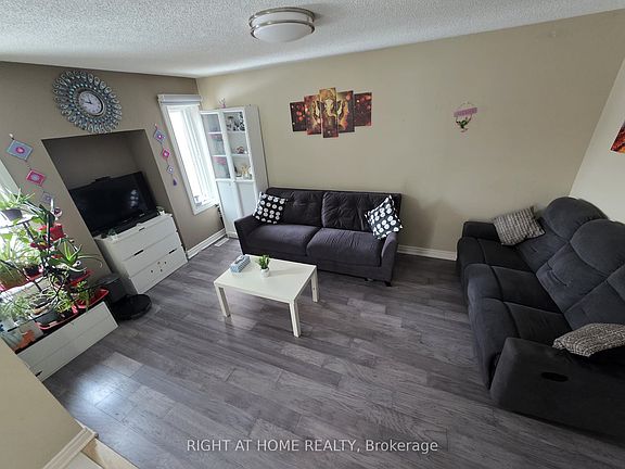 3rd image of 12 Whitewater St