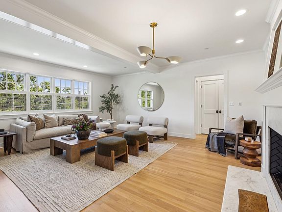 4th image of 129 Sunnyside Avenue
