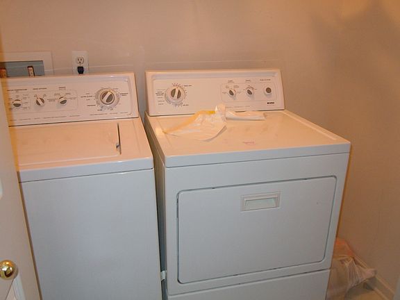 3rd image of 2844 Barclay Way