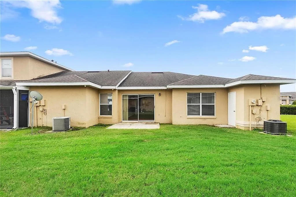 3 bed, 2.0 bath, 1109 sqft, $2,000 — Photo 3