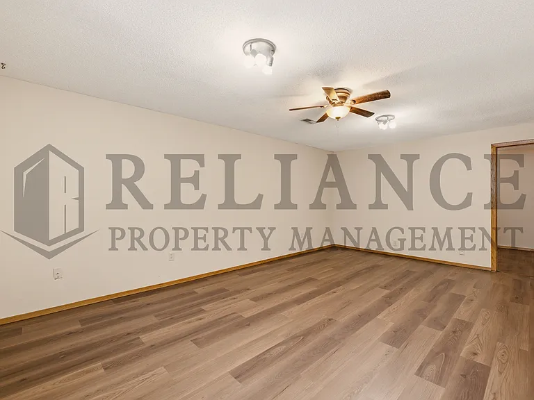 516 N Lakeside Dr — Photo 39