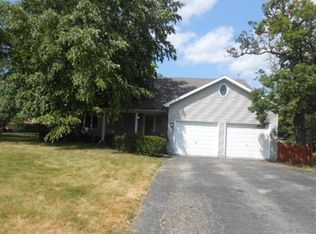 1374 Sandwich Dr, Sandwich, IL 60548