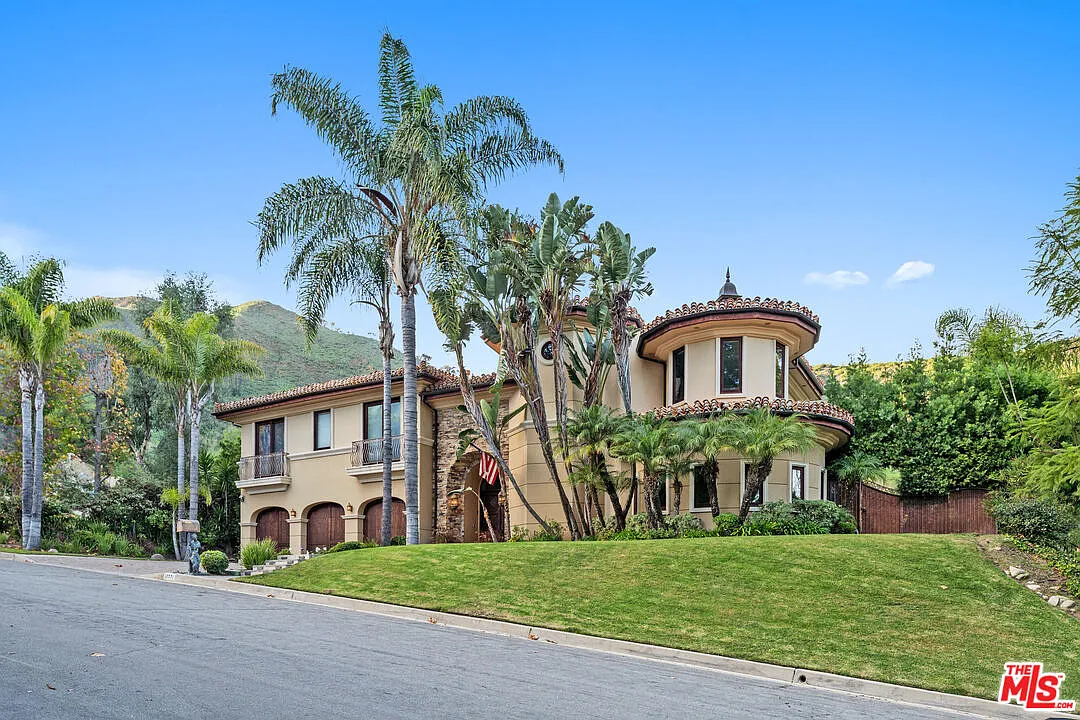 5 bed, 7.5 bath, 8158 sqft, $27,000 — Photo 1