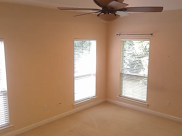 4006 Xavier Ct — Photo 10