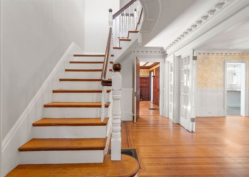 1st image of 324 Union St APT 1