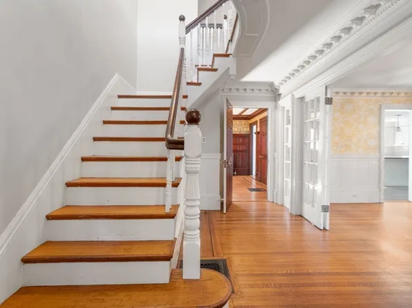324 Union St APT 1, Millis, MA 02054