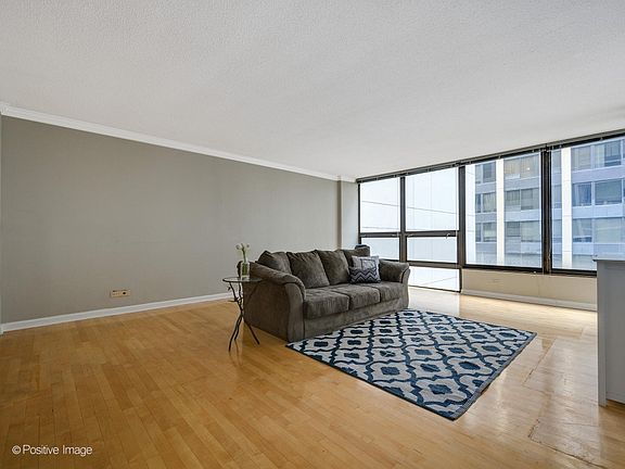 4th image of 230 E Ontario St APT 1805