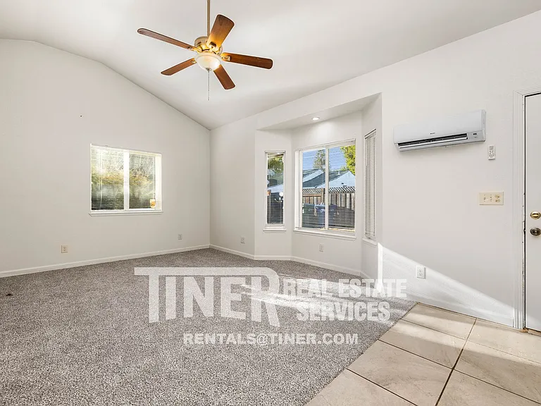 9304 Orangevale Ave — Photo 2