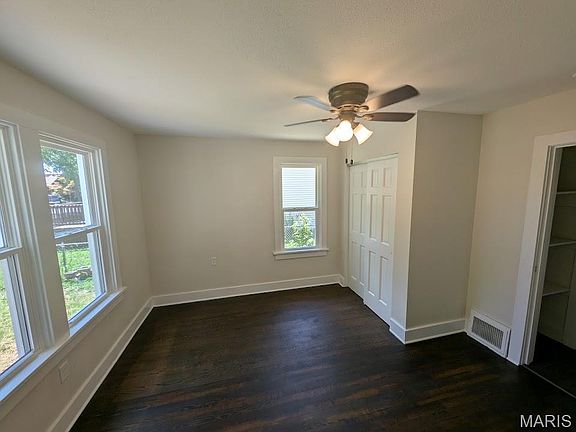5th image of 308 Logan St