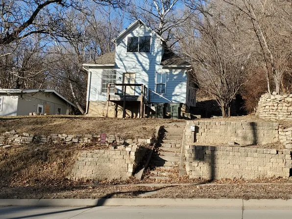 2213 W 4th St, Sioux City, IA 51103