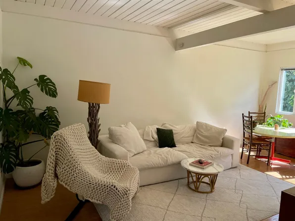 2011 Red Rose Way, Santa Barbara, CA 93109