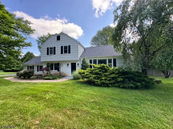 8 Whispering Hills Dr, Clinton Twp., NJ 08801