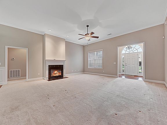 5th image of 590 Leeward Way