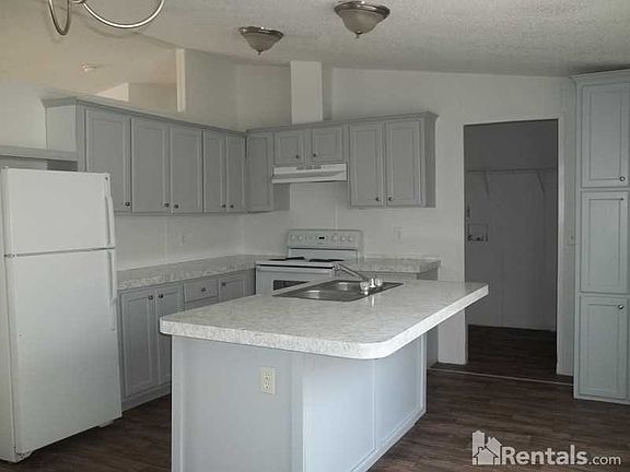 5th image of 1005 Cardinal Dr