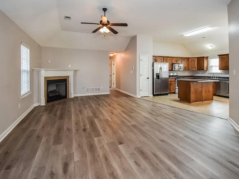 7860 Ridgedale Dr — Photo 4