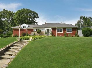 340 Wyndcliffe Rd, Scarsdale, NY 10583