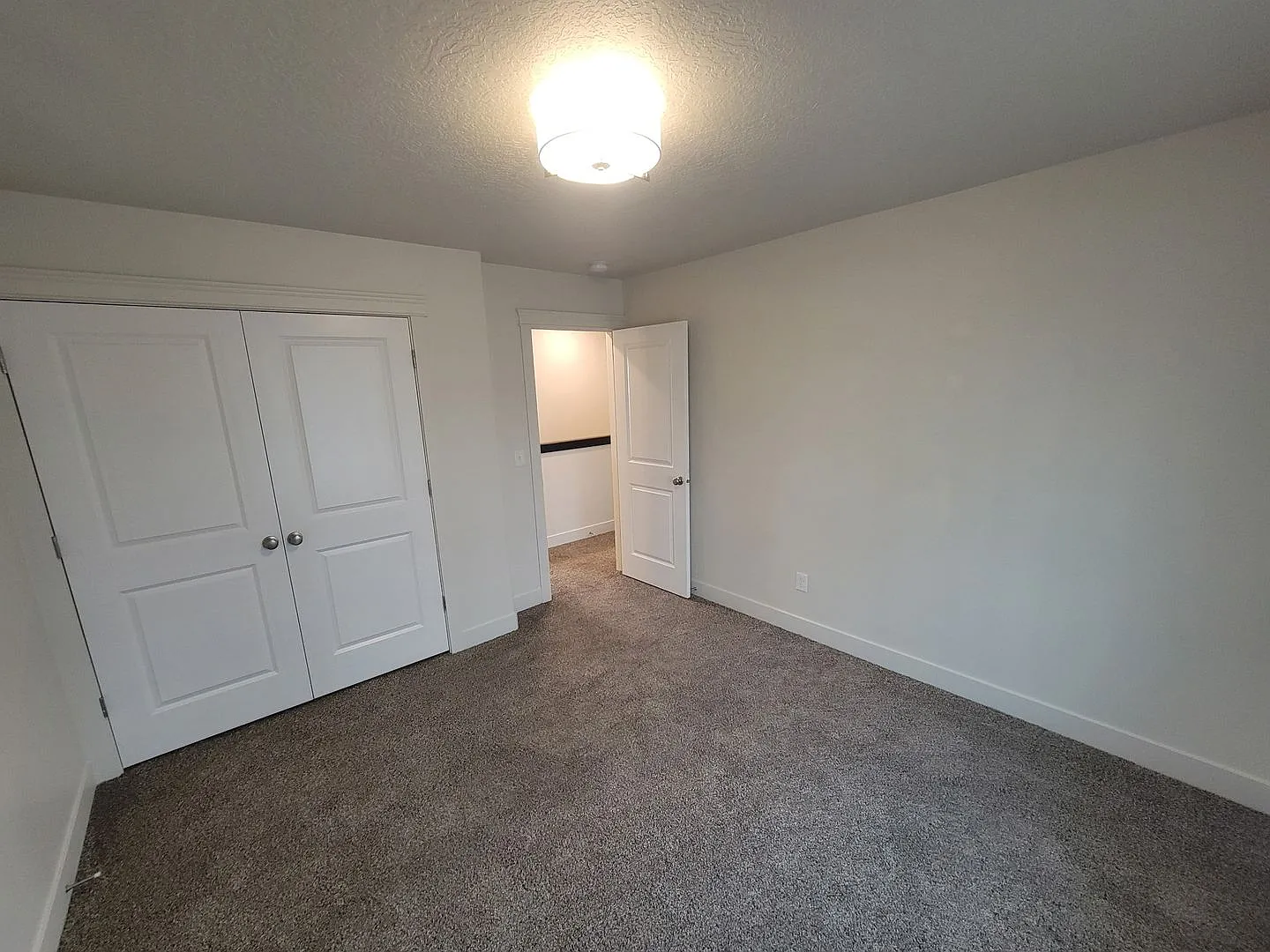 Modern 3 bed 2.5 bath TH for Rent in West Haven! — Photo 2