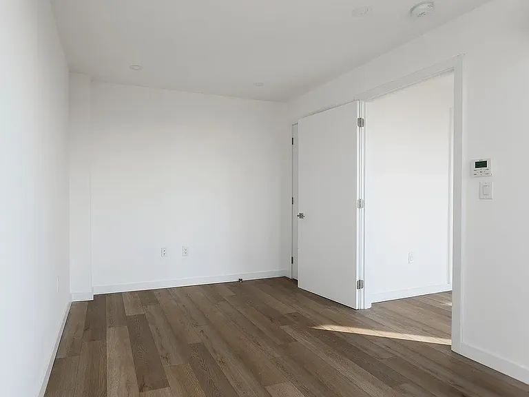 1000 Lorimer St #303 — Photo 4