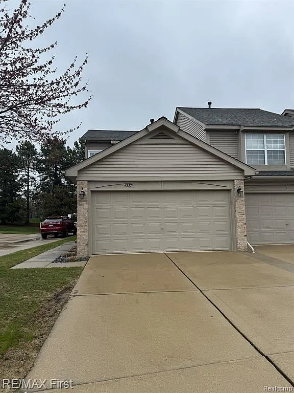 2 bed, 2.5 bath, 1845 sqft, $1,900 — Photo 2