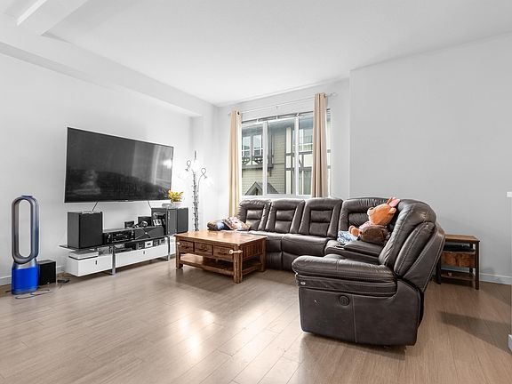 3rd image of 10388 No 2 Rd #31