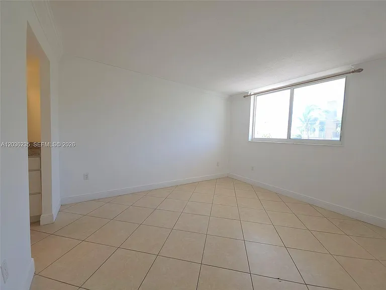 401 Ocean Dr #304 — Photo 9