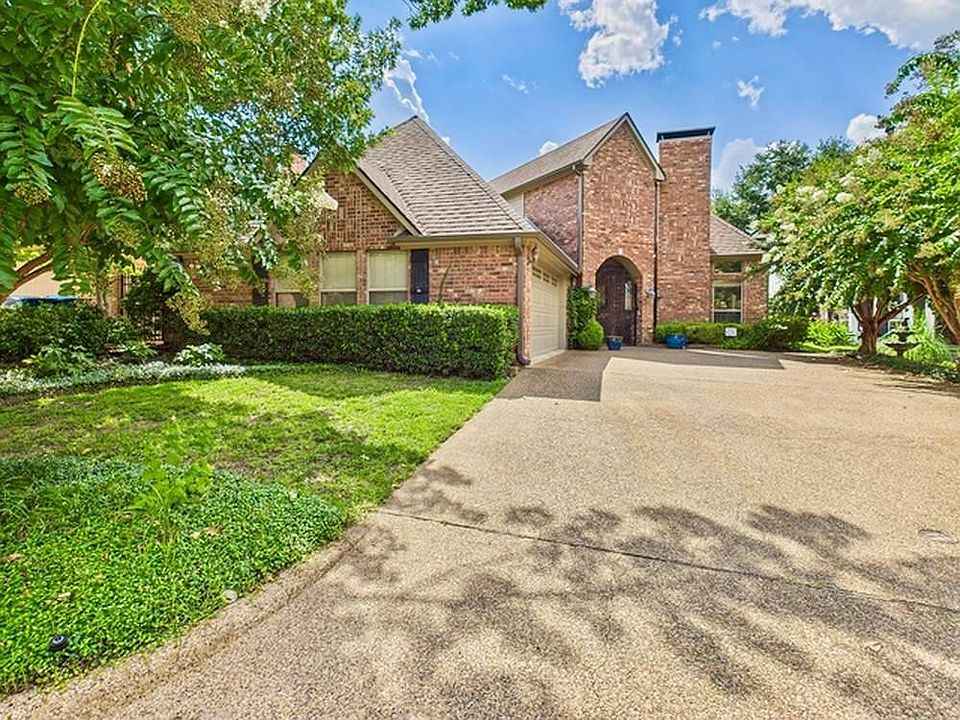 1st image of 704 Park Place Dr