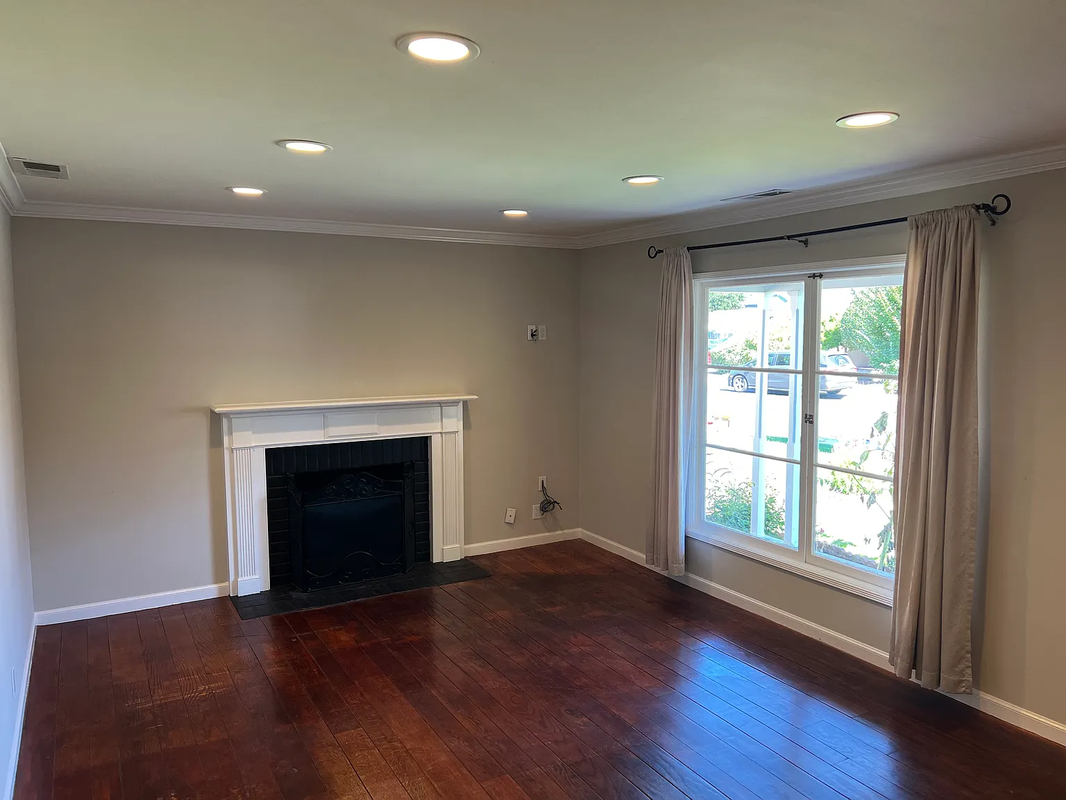 2 bed, 1030 sqft, $5,425 — Photo 2