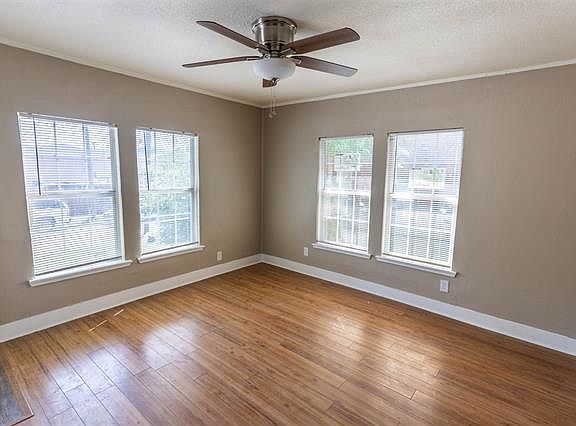 5th image of 903 E Arlington Ave