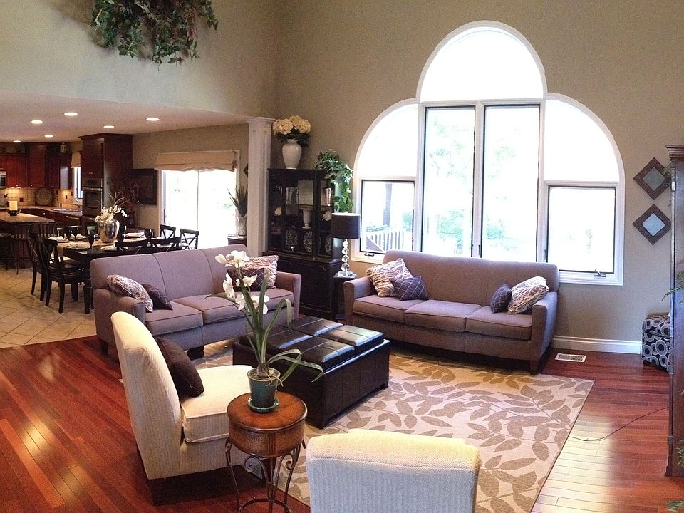 Huge, open-flow main floor
