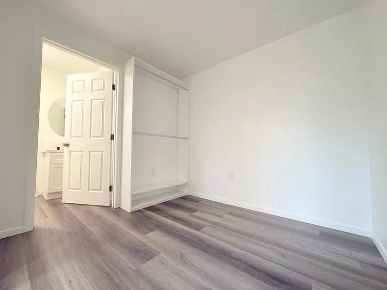 639 Griffith St — Photo 5