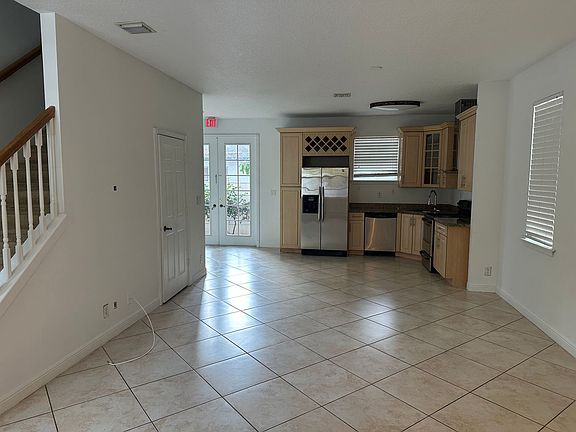 3rd image of 3686 Davis Rd