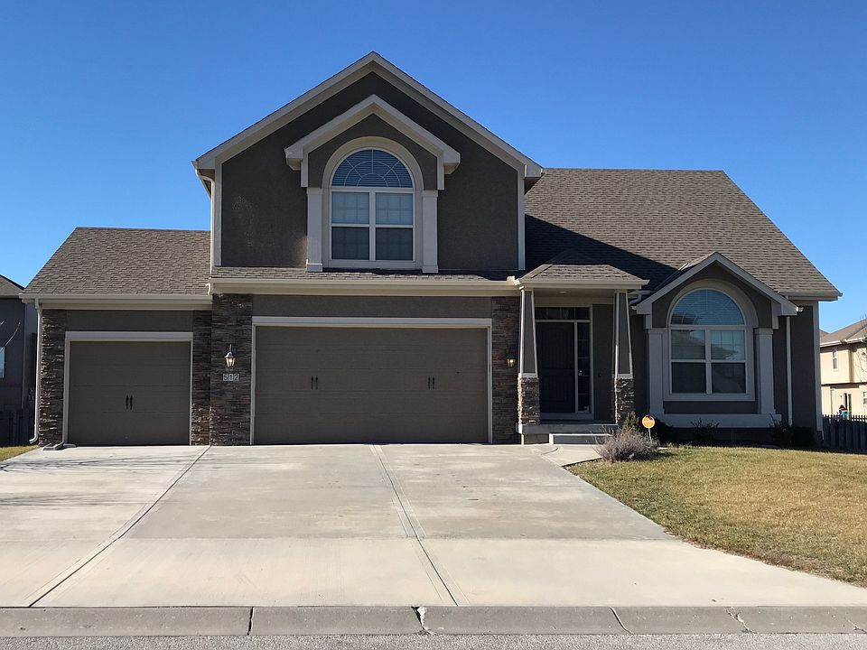 1st image of 512 NE Woodpark Ln