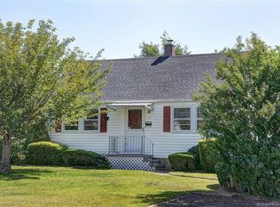 17 Nostrum Rd, Norwalk, CT 06850