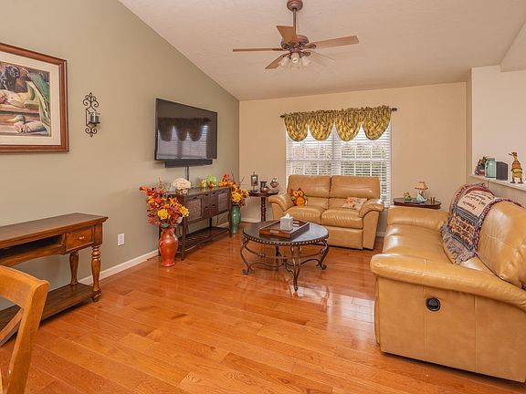 4th image of 183 Cambridge Dr
