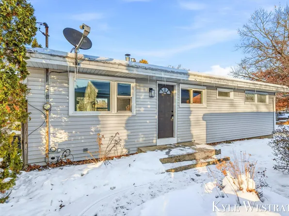 3144 Kensboro Ave NE, Grand Rapids, MI 49505
