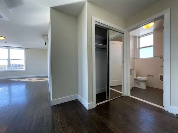 490 Ocean Parkway image 6 of 13