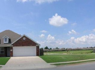 6200 S 36th St, Rogers, AR 72758