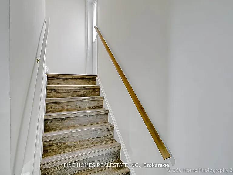 132 Purcell Cres #LOWER — Photo 11